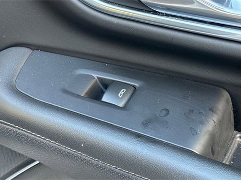 Used 2023 GMC Yukon SLT image 23