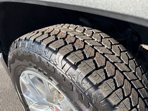 Used 2019 GMC Sierra 1500 SLT w/ SLT Premium Package image 31