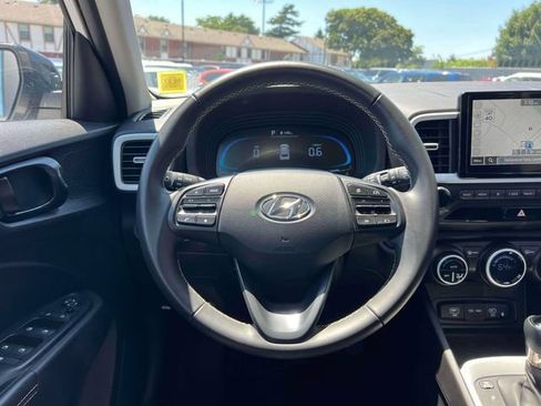 Used 2025 Hyundai Venue Limited FWD image 20