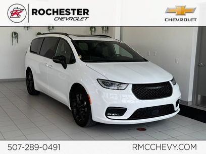 Used 2025 Chrysler Pacifica Limited