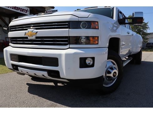 Used 2019 Chevrolet Silverado 3500 LT w/ LT Convenience Package AWD/4WD image 11