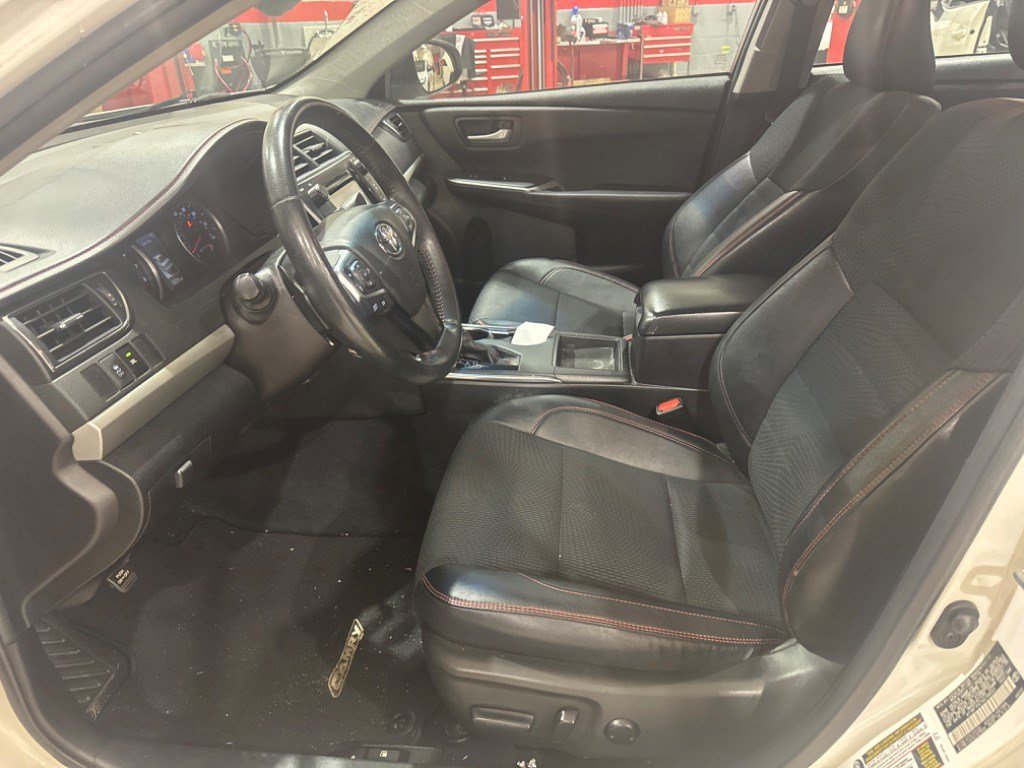 Used 2016 Toyota Camry SE FWD image 39