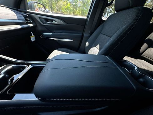 New 2026 Chevrolet Traverse LT FWD image 24