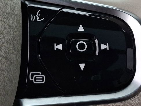 Used 2023 Volvo XC90 B6 Ultimate w/ Protection Package Premier image 23