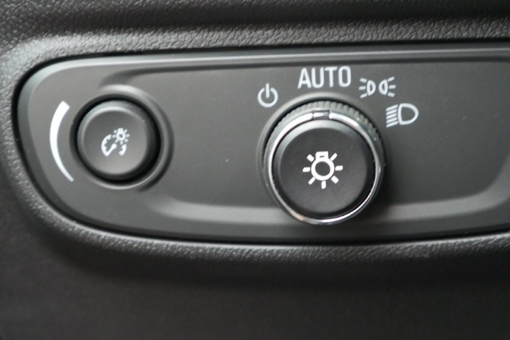 Used 2024 Chevrolet Equinox LT FWD image 23