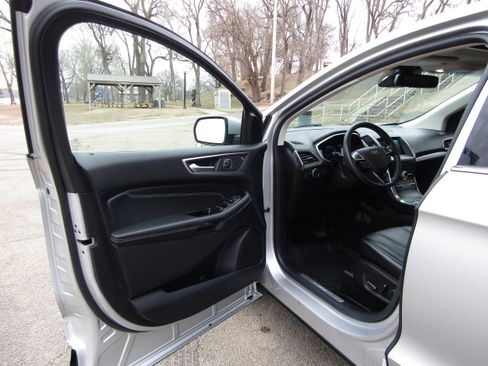 Certified 2019 Ford Edge Titanium w/ Equipment Group 301A image 11