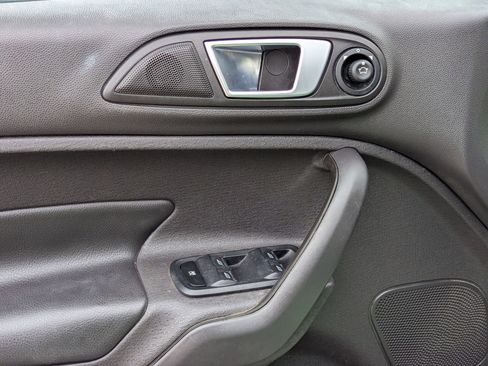 Used 2015 Ford Fiesta Titanium image 12