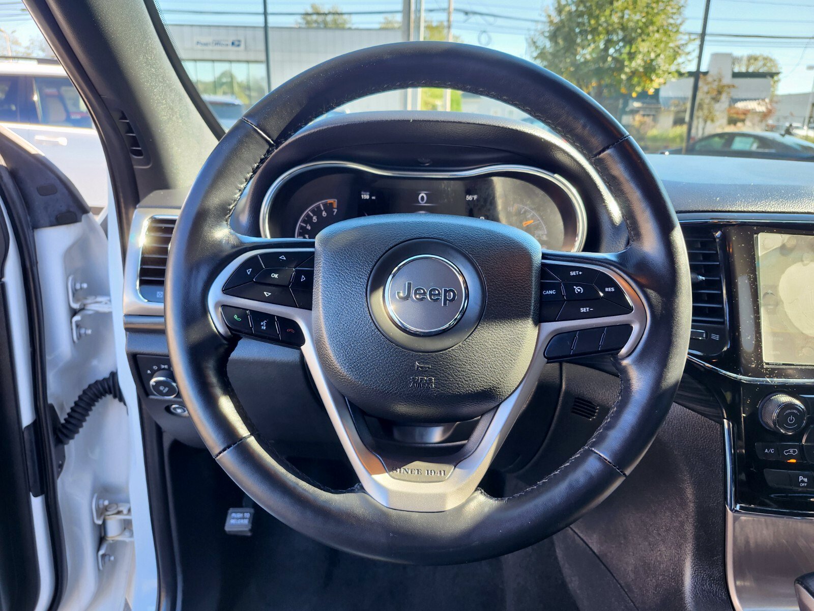 Used 2021 Jeep Grand Cherokee Laredo X AWD/4WD image 25