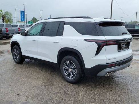 New 2026 Chevrolet Traverse LT image 2
