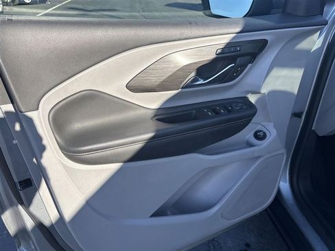 Used 2023 GMC Terrain SLT w/ Tech Package image 22