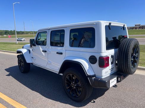 Certified 2025 Jeep Wrangler Unlimited Sahara w/ Safety Group AWD/4WD image 6