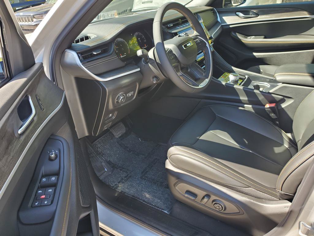 New 2026 Jeep Grand Cherokee Limited AWD/4WD image 6