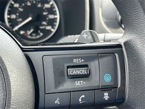 Used 2023 Nissan Rogue SV image 30