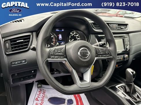 Used 2018 Nissan Rogue S image 19