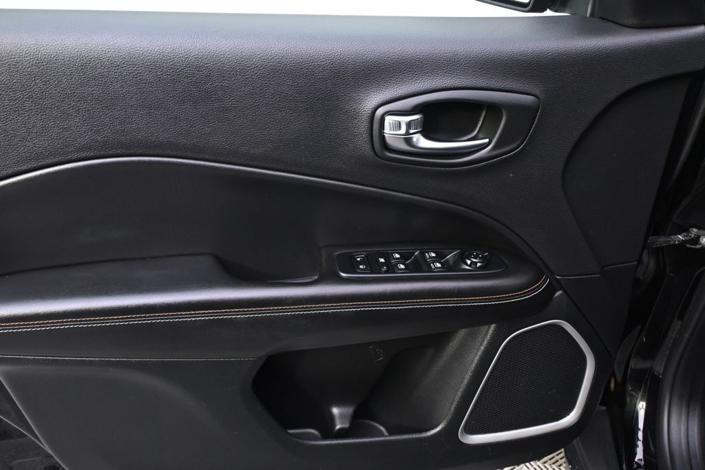 Used 2018 Jeep Compass Latitude w/ Popular Equipment Group AWD/4WD image 22