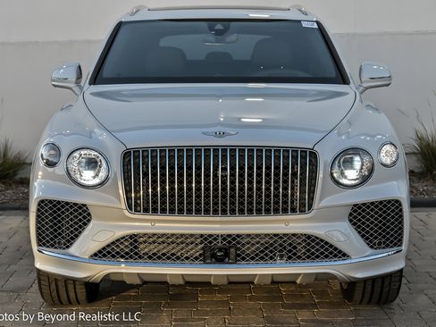 Used 2024 Bentley Bentayga image 3