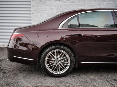 Used 2022 Mercedes-Benz S 580 4MATIC Sedan w/ 3D Technology Package image 15