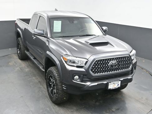 Used 2019 Toyota Tacoma TRD Sport w/ Technology Package image 27