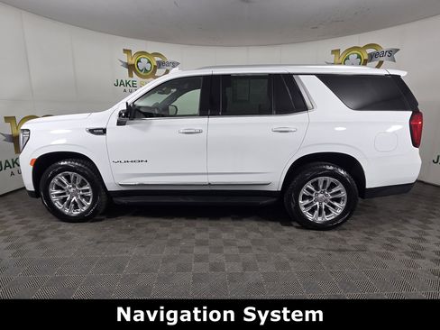 Certified 2023 GMC Yukon SLT w/ SLT Premium Package AWD/4WD image 4