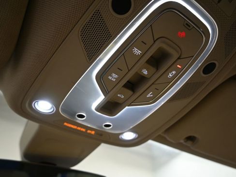 Used 2018 Audi Q7 3.0T Premium image 32