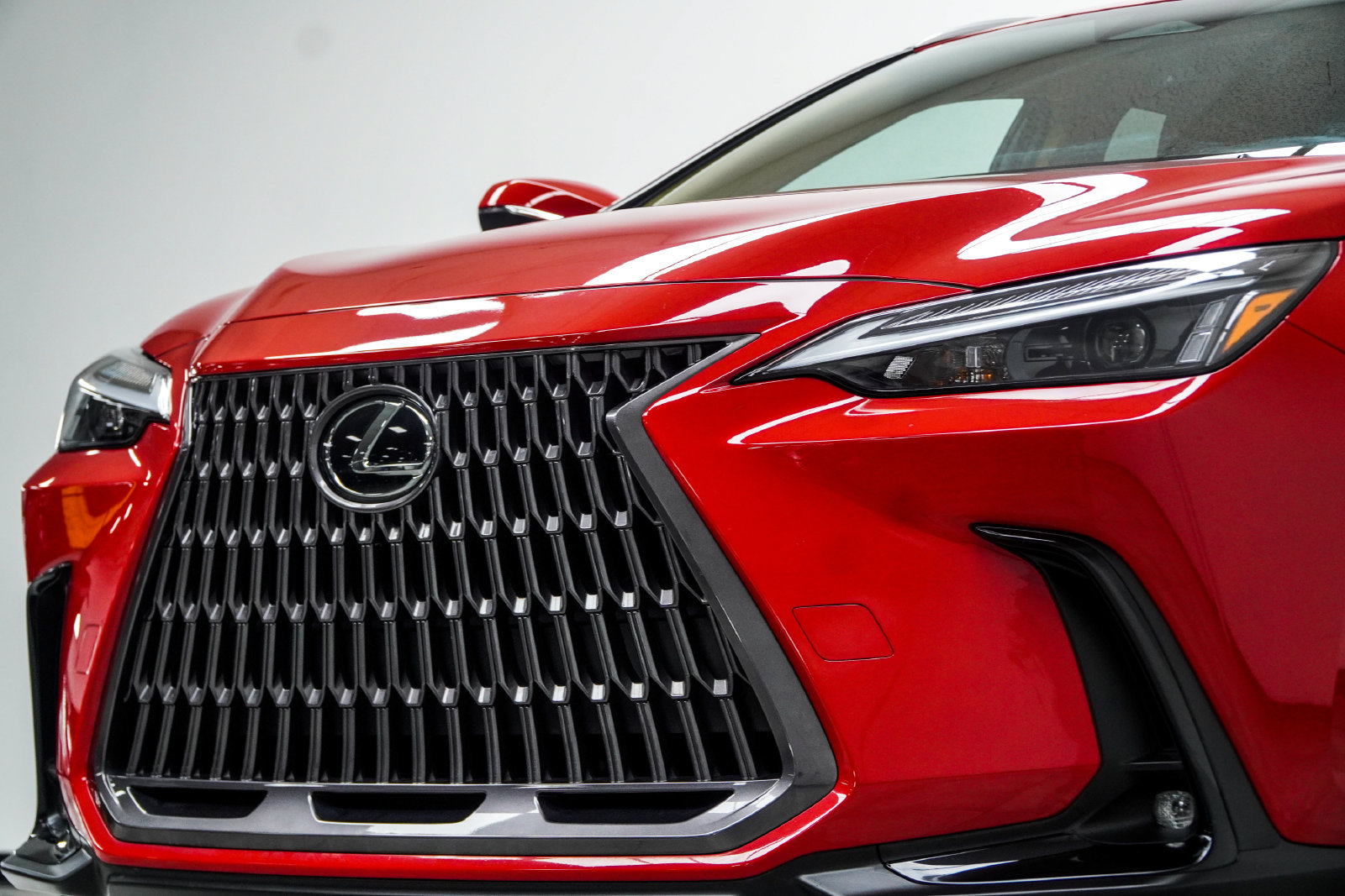 Used 2024 Lexus NX 250 FWD w/ Towing Package (2000 Lbs) image 2