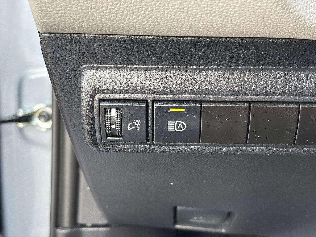 Used 2025 Toyota Corolla LE FWD image 23