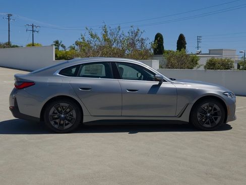 New 2026 BMW i4 eDrive40 w/ Parking Assistance Package RWD image 4