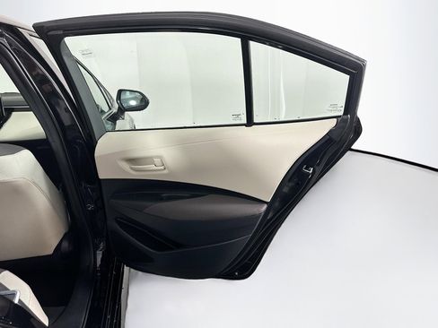 Used 2025 Toyota Corolla LE image 28