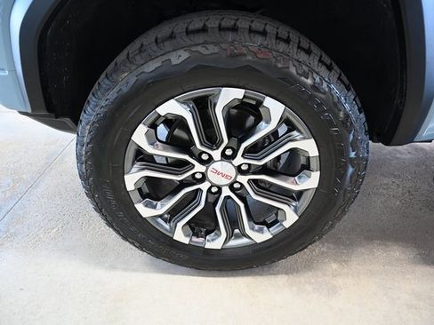 Used 2025 GMC Canyon Denali image 33