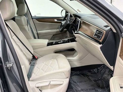Used 2024 Volkswagen Atlas SE w/ Panoramic Sunroof Package AWD/4WD image 30