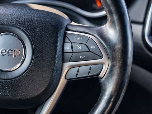 Used 2021 Jeep Grand Cherokee Laredo X image 19