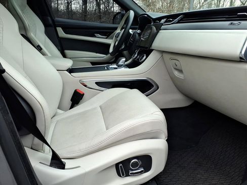 Certified 2024 Jaguar F-PACE R-Dynamic S image 3