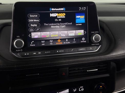 Used 2025 Nissan Rogue SV FWD image 18