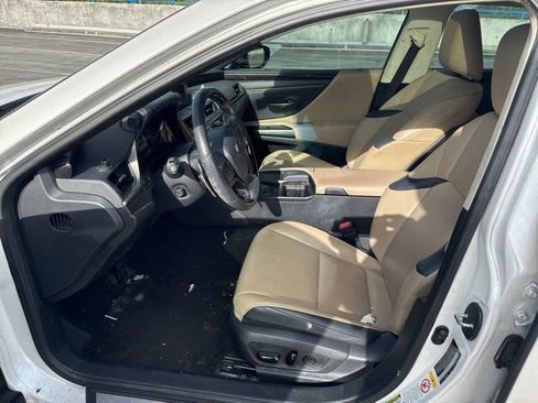 Used 2019 Lexus ES 350 w/ Premium Package image 8