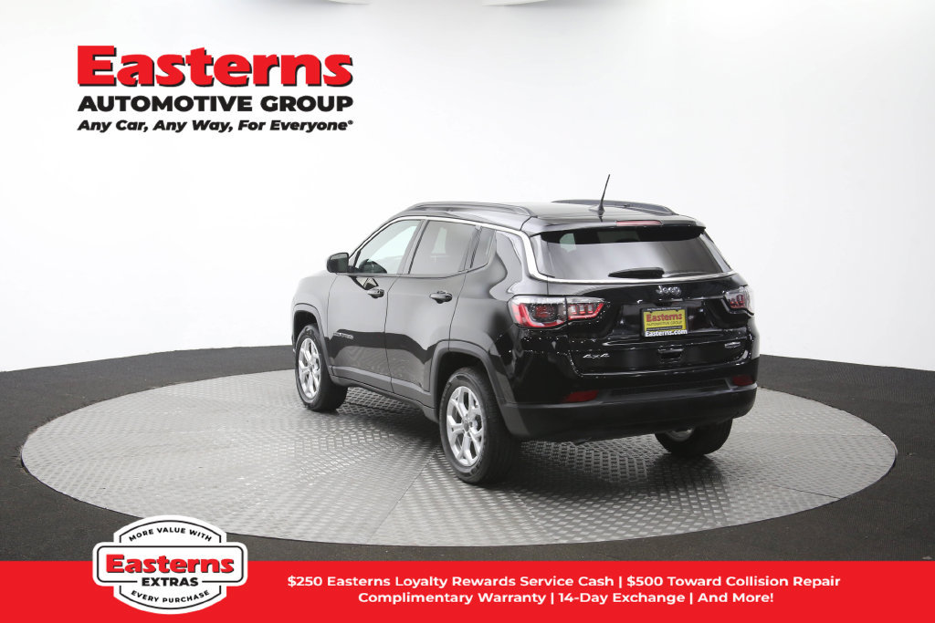 Used 2025 Jeep Compass Latitude w/ Sun & Sound Group AWD/4WD image 69