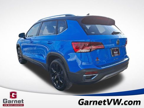 Certified 2023 Volkswagen Taos SE w/ Panoramic Sunroof Package image 4