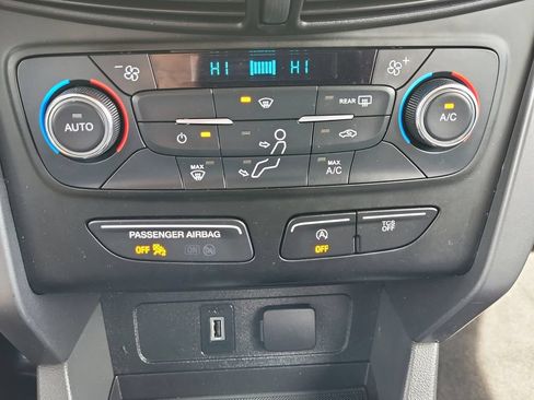 Used 2017 Ford Escape SE AWD/4WD image 19