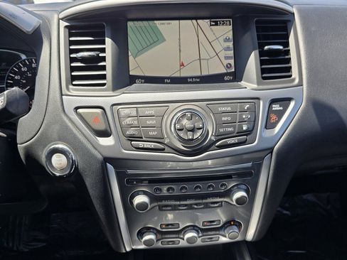 Used 2020 Nissan Pathfinder SL AWD/4WD image 3