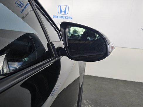 Used 2022 Toyota C-HR XLE image 38