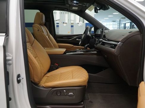 Used 2022 Cadillac Escalade ESV Premium Luxury image 17