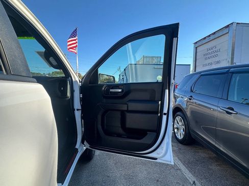 Used 2019 Chevrolet Silverado 1500 Custom Trail Boss w/ Custom Convenience Package image 14