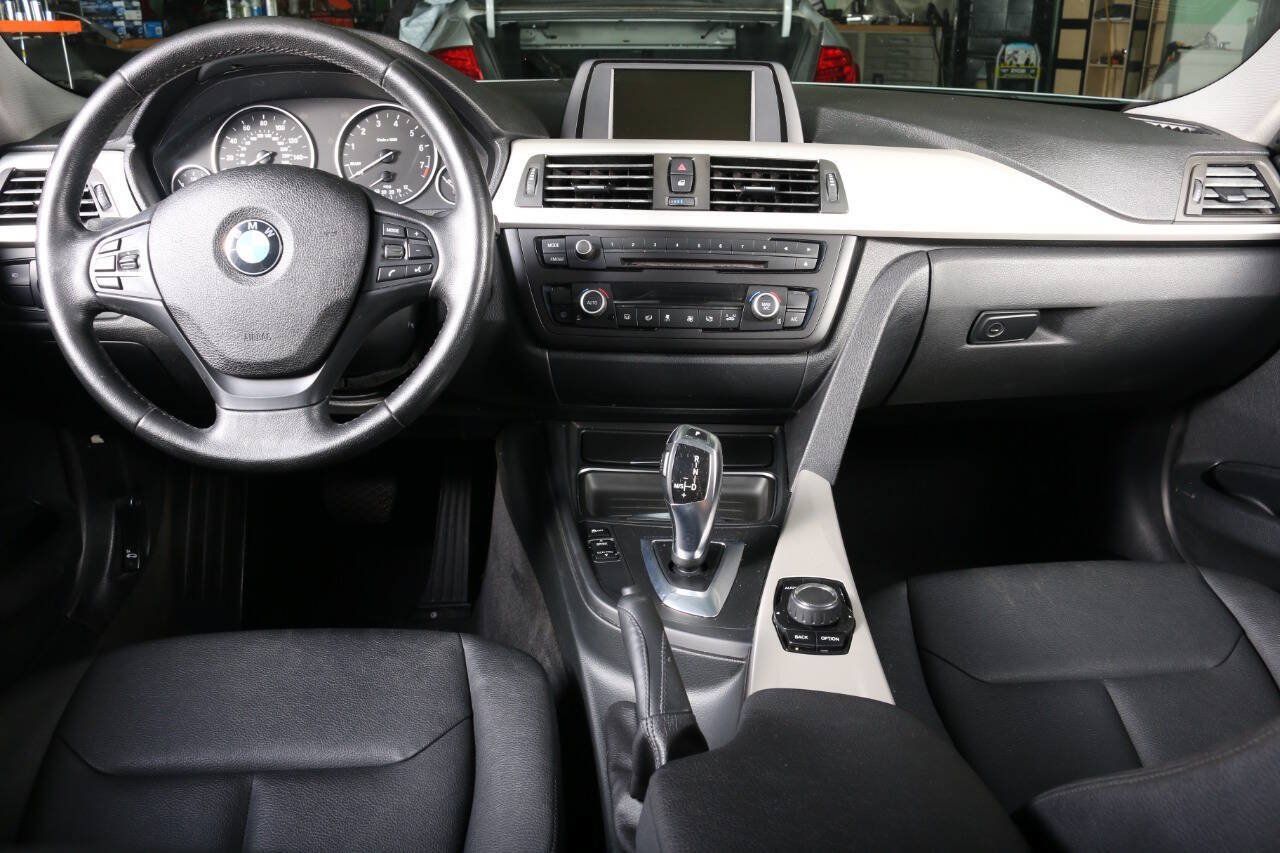 Used 2013 BMW 328i Sedan RWD image 9