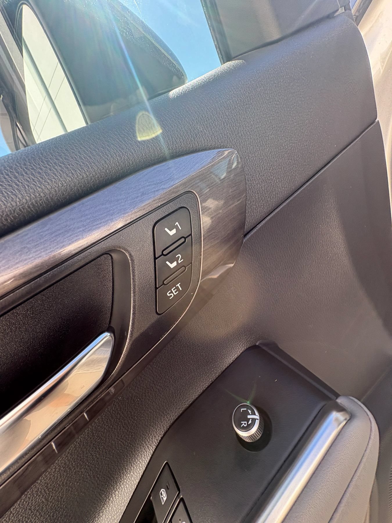 Used 2021 Toyota Highlander Platinum FWD image 27