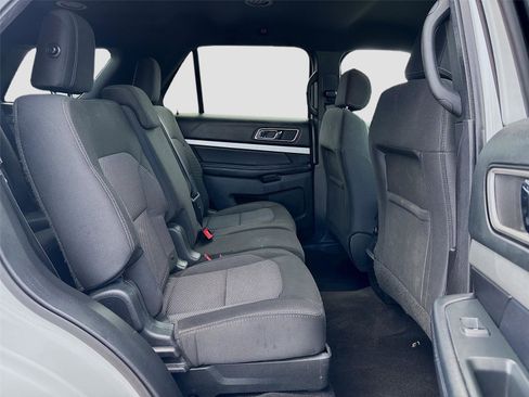 Used 2017 Ford Explorer XLT image 26