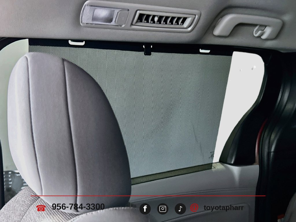 Used 2025 Toyota Sienna LE FWD image 31