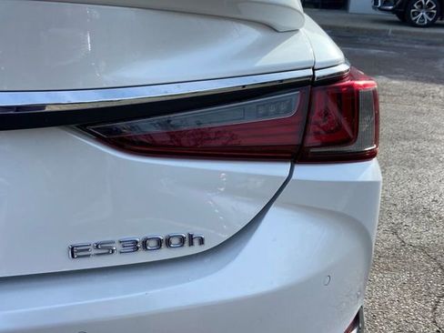 Certified 2020 Lexus ES 300h w/ Accessory Package image 32