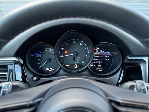 Certified 2025 Porsche Macan AWD/4WD image 21
