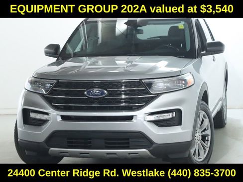 Used 2022 Ford Explorer XLT w/ Equipment Group 202A image 3