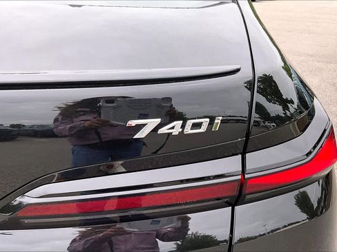 Used 2025 BMW 740i xDrive AWD/4WD image 32