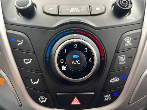Used 2017 Hyundai Veloster FWD image 32